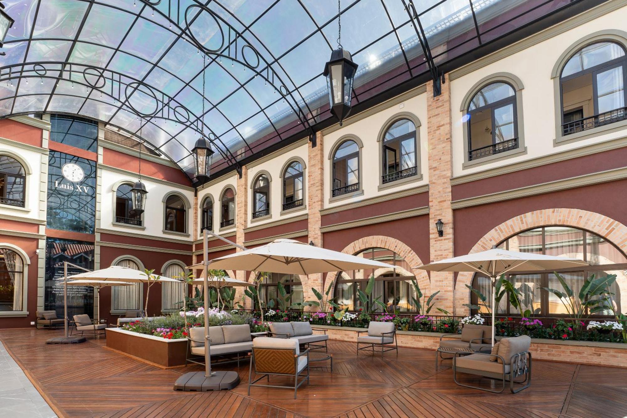 Pousada Luis XV Кампус-ду-Жордау Экстерьер фото The interior of the hotel