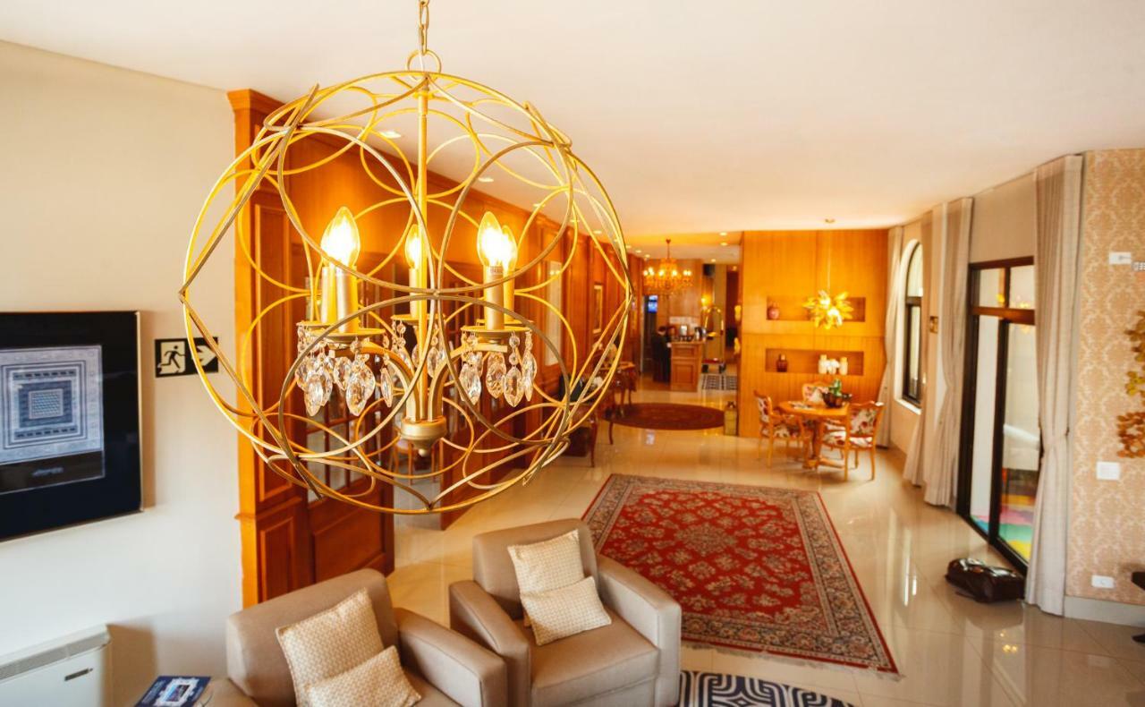 Pousada Luis XV Кампус-ду-Жордау Экстерьер фото The interior of the hotel
